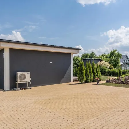 Family Garden House With Free Private Parking, Playground, Bbq And Aircond *