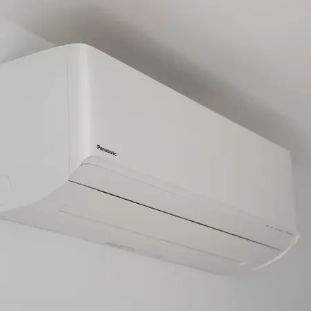 Family Garden House With Free Private Parking & Playground *