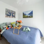 Semesterbostad Family Garden House With Free Private Parking & Playground