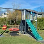 Semesterbostad Family Garden House With Free Private Parking & Playground