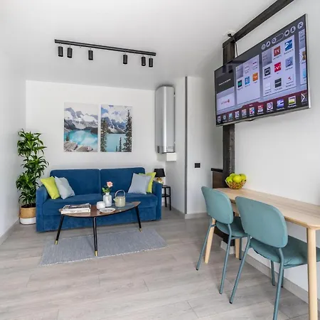 Family Garden House With Free Private Parking & Playground