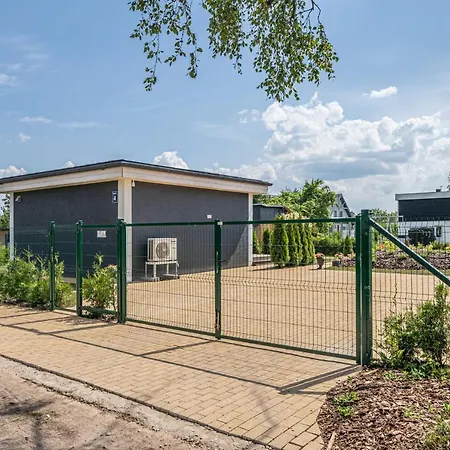 Family Garden House With Free Private Parking, Playground, Bbq And Aircond *