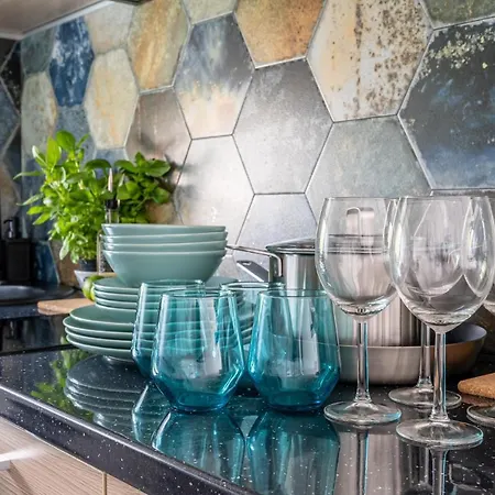 Family Garden House With Free Private Parking & Playground