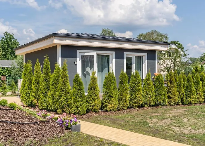 Family Garden House With Free Private Parking & Playground Brīvdienu mājas *