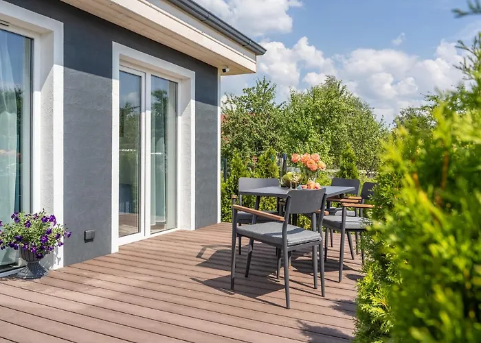 Family Garden House With Free Private Parking & Playground Сasa de vacaciones Riga