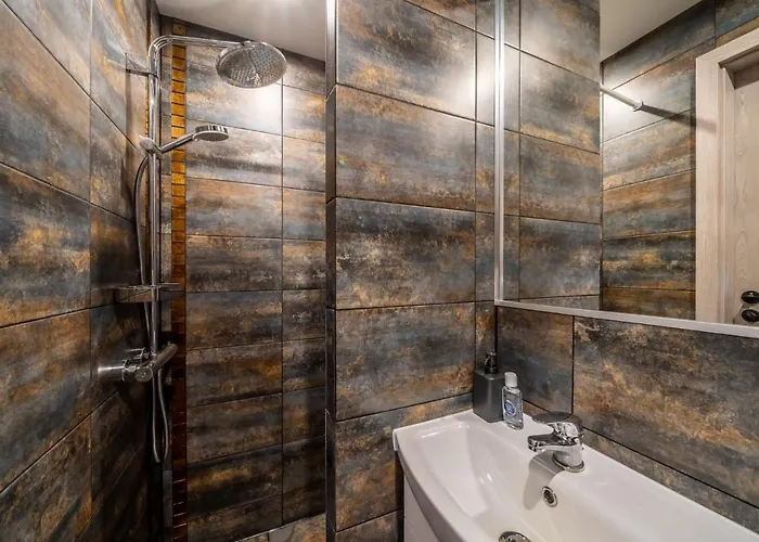 Family Garden House With Free Private Parking & Playground 里加