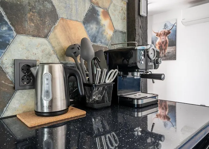 Family Garden House With Free Private Parking & Playground *