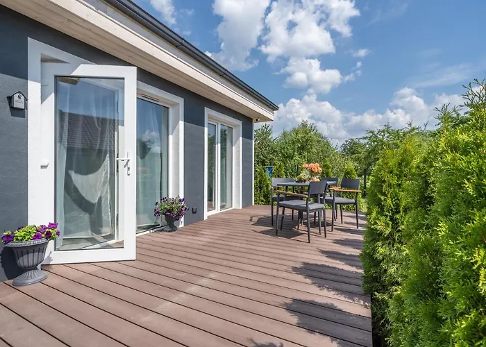 Family Garden House With Free Private Parking & Playground Brīvdienu mājas