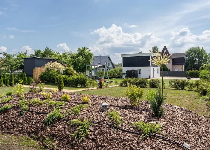 Family Garden House With Free Private Parking & Playground Brīvdienu mājas