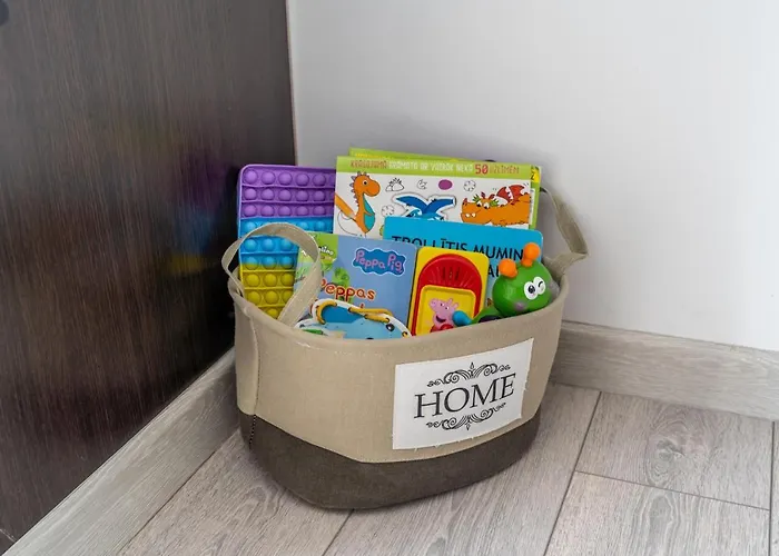 Family Garden House With Free Private Parking & Playground 度假居