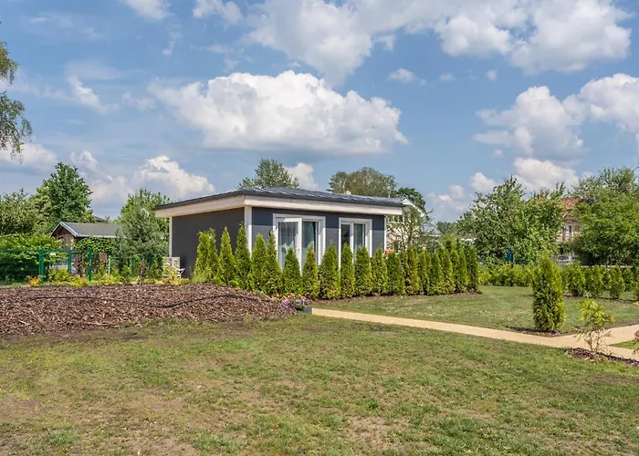 Family Garden House With Free Private Parking & Playground Holiday home