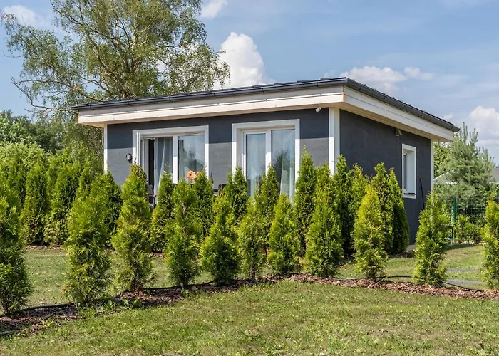 Family Garden House With Free Private Parking & Playground *