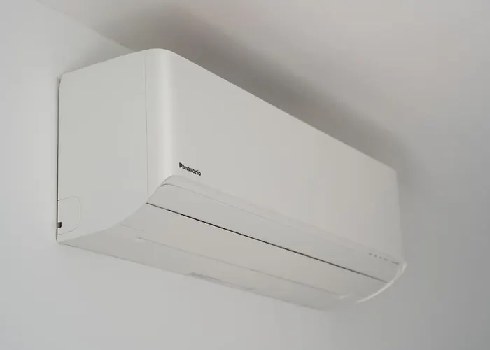 Family Garden House With Free Private Parking & Playground *