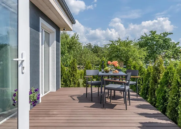 Family Garden House With Free Private Parking & Playground Brīvdienu mājas