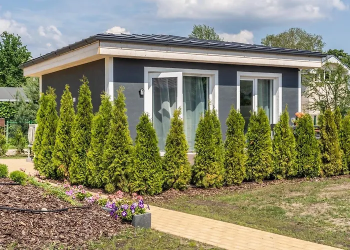 Family Garden House With Free Private Parking & Playground Holiday home