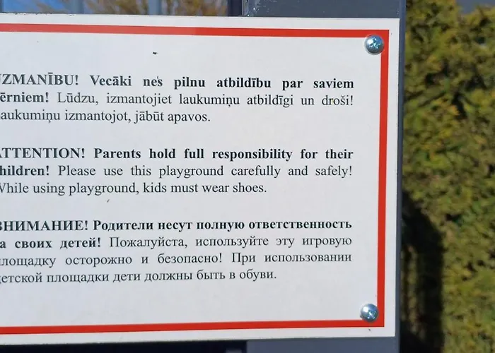 Family Garden House With Free Private Parking & Playground 度假居